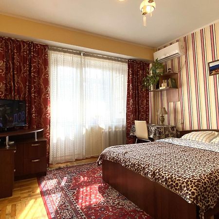 "Арбат" Центр Квартира- Apartment "Arbat" Αλμάτι Εξωτερικό φωτογραφία